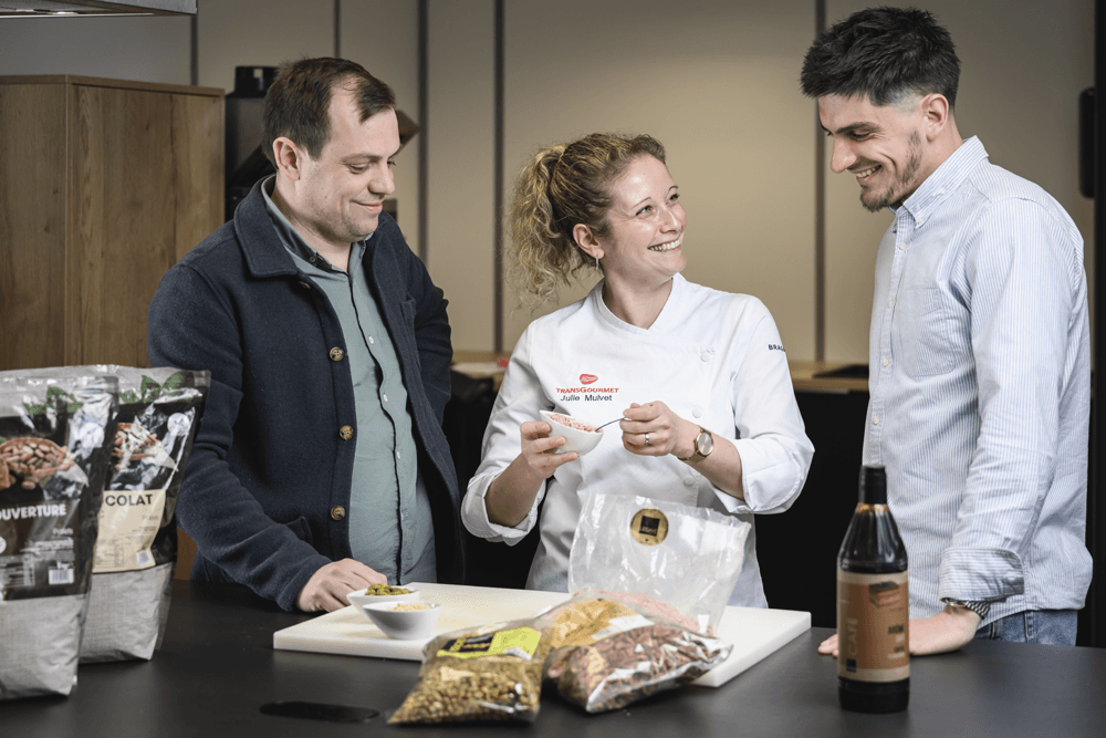 Julie, conseillère culinaire, réalise une formation produit
