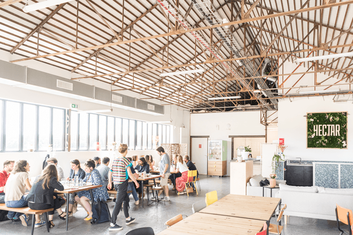 Une salle de travail du campus Hectar