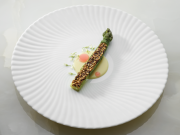 Asperge verte aux céréales germées, sabayon vin jaune Asperge verte aux céréales germées, sabayon vin jaune